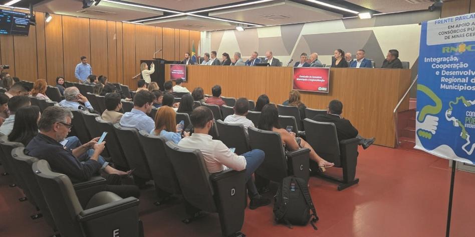 Frente Parlamentar Mineira em Apoio aos Consórcios Públicos reuniu gestores e especialistas para discutir o fortalecimento da cooperação entre municípios e estados (Divulgação/ Codanorte)