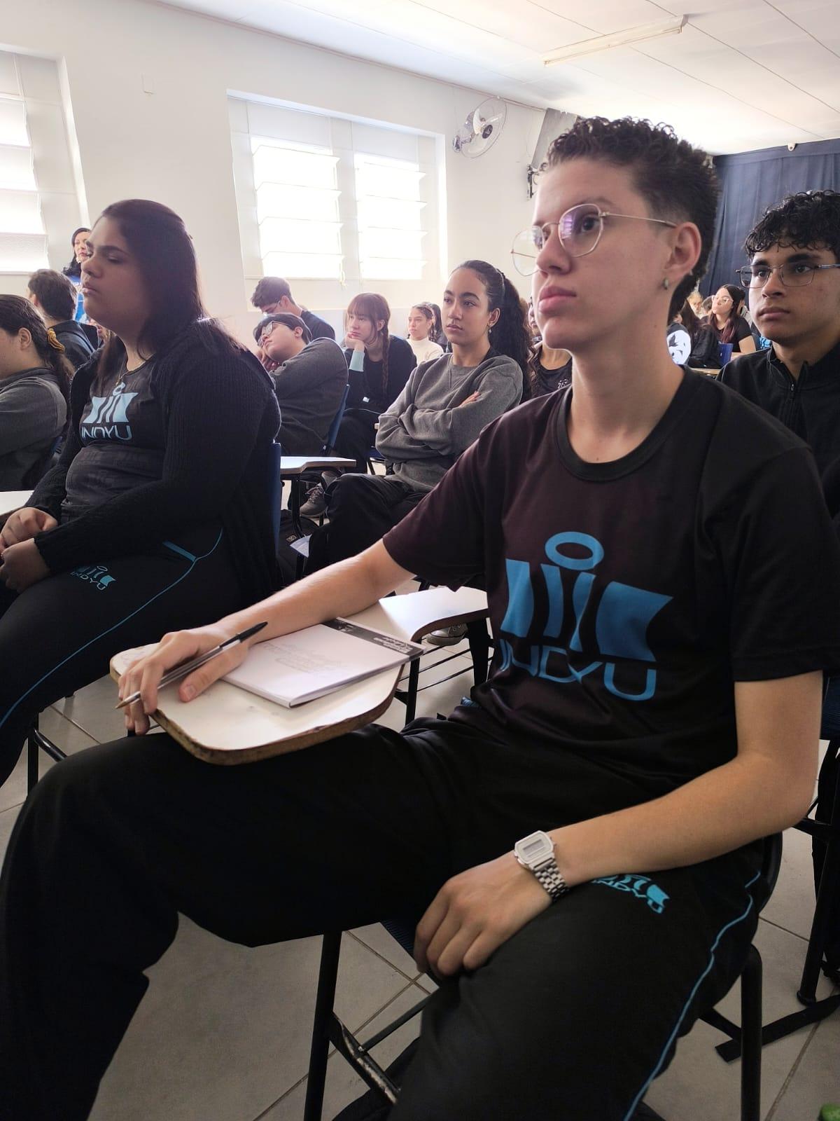 A estudante Maria Laura, do terceiro ano, sobre o Seminário Multidisciplinar, avaliou que o evento tem impacto direto na preparação dos alunos (Larissa Durães)