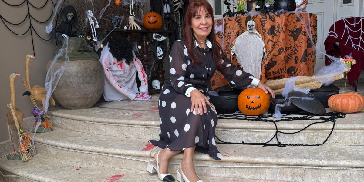 A professora e ex-deputada federal Raquel Muniz abre as portas de sua casa para mais uma edição da comemoração de Halloween, tradição que ela mantém há anos no bairro onde mora, em Montes Claros (Arquivo pessoal)