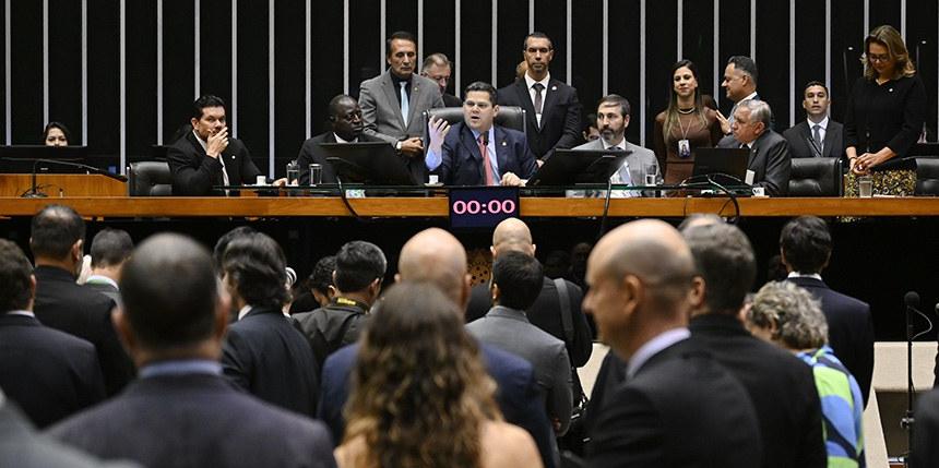 Projeto acatado por senadores e deputados viabiliza isenção de IR a quem ganha até R$ 5 mil, proposta pelo governo (Agência Senado)