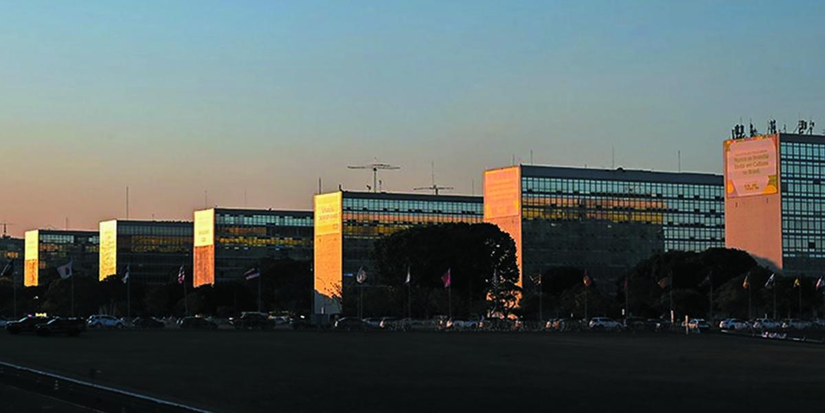 Sancionada pelo presidente Lula, a Lei 15.263 vale para todos os órgãos e entidades da administração pública direta e indireta de todos os Poderes da União, dos estados, do Distrito Federal e dos municípios (Carlos Moura/Agência Senado)