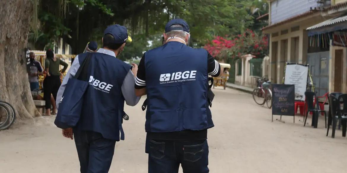 Salários são a partir de R$ 2.676,24 (Tânia Rêgo/Agência Brasil)