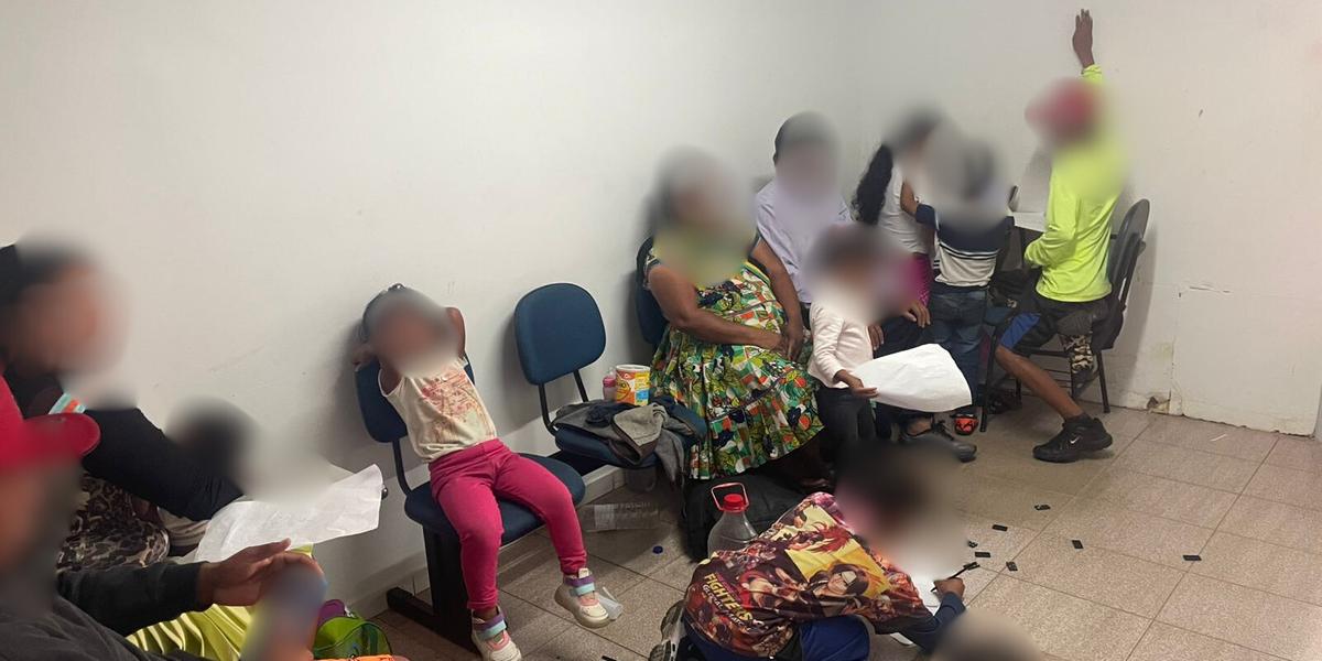 O grupo, formado por duas famílias, segue para Belo Horizonte e não pretende permanecer em Montes Claros, segundo a prefeitura (Divulgação)