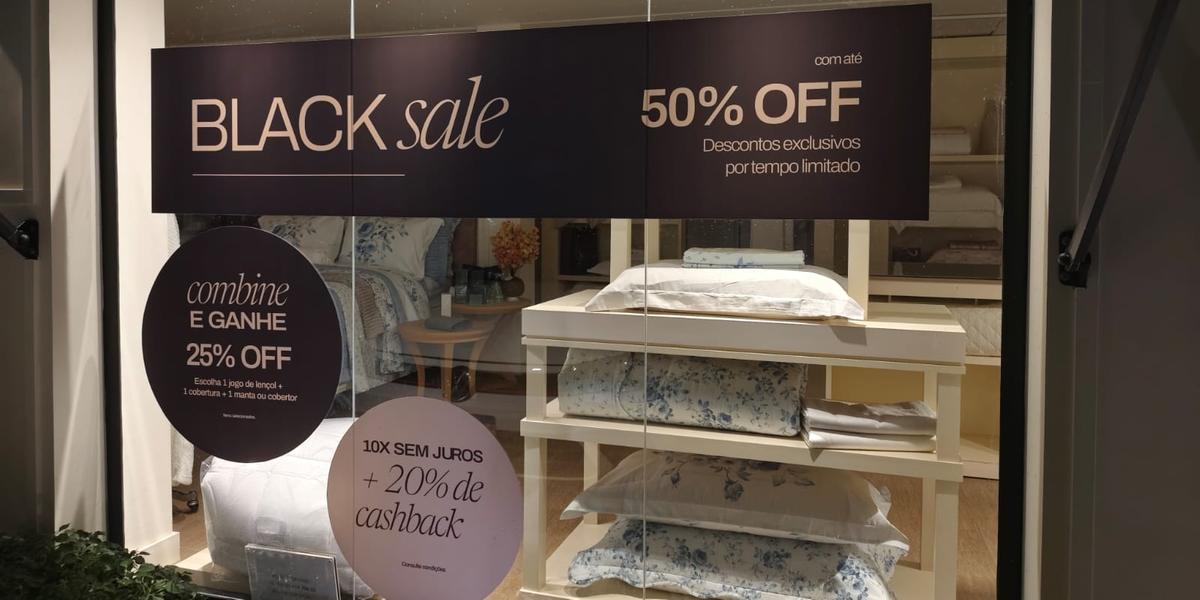 Um levantamento do instituto Hibou, em parceria com a Score Agency, mostra que 45% dos consumidores pretendem comprar no período, queda de 9 pontos percentuais em relação ao ano anterior (Larissa Durães)