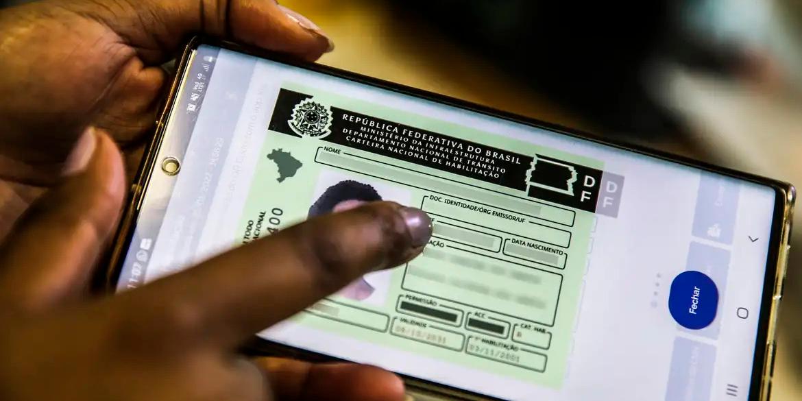 20 milhões de brasileiros dirigem sem habilitação e 30 milhões não possuem CNH devido aos altos custos, que podem chegar a R$ 5 mil, segundo a Senatran. (Marcello Casal JrAgência Brasil)