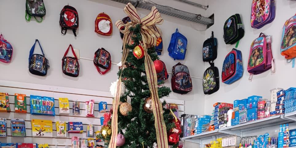Na Papelaria Xodó, localizada no Centro da cidade, o aumento da procura por artigos natalinos começou logo nos primeiros dias de dezembro