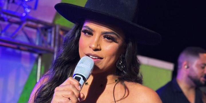 Com presença de palco marcante e carisma que conquista públicos de todas as idades, Telma prepara apresentações cheias de interação e animação (Kaytt Lorrany/ divulgação)