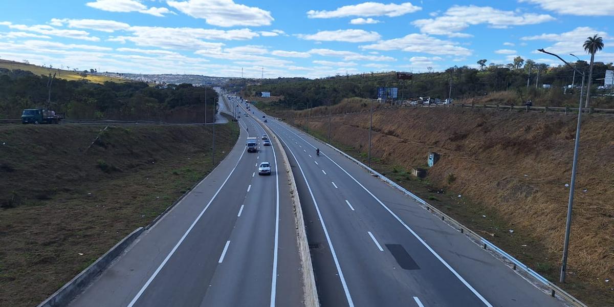 Planejamento antecipado, revisão veicular e consulta às condições das rodovias são essenciais para quem vai pegar a estrada (DER-MG)