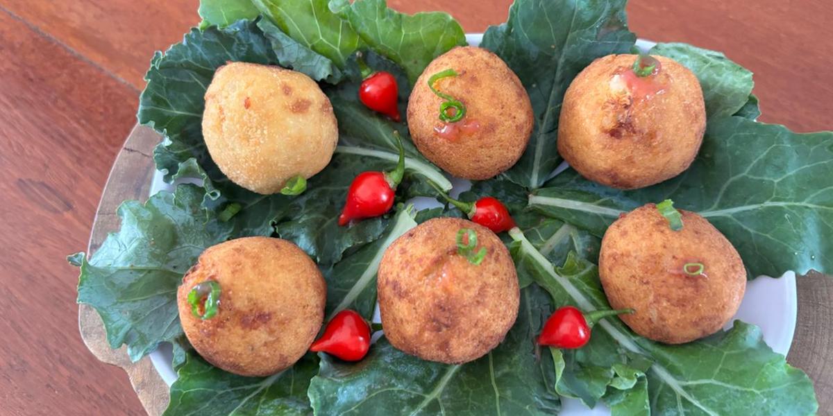 O D´Gust Restaurante vai participar com o prato Taiobinha que é um Bolinho artesanal preparado com a raiz da taioba, recheado com linguiça caseira e molho da casa (Divulgação)