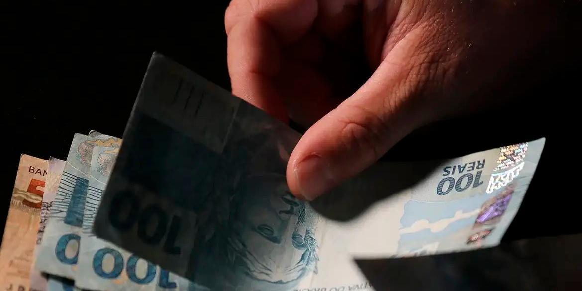 Segundo o Dieese, cerca de 61,9 milhões de brasileiros terão rendimentos diretamente influenciados pelo piso salarial (José Cruz/Agência Brasil)