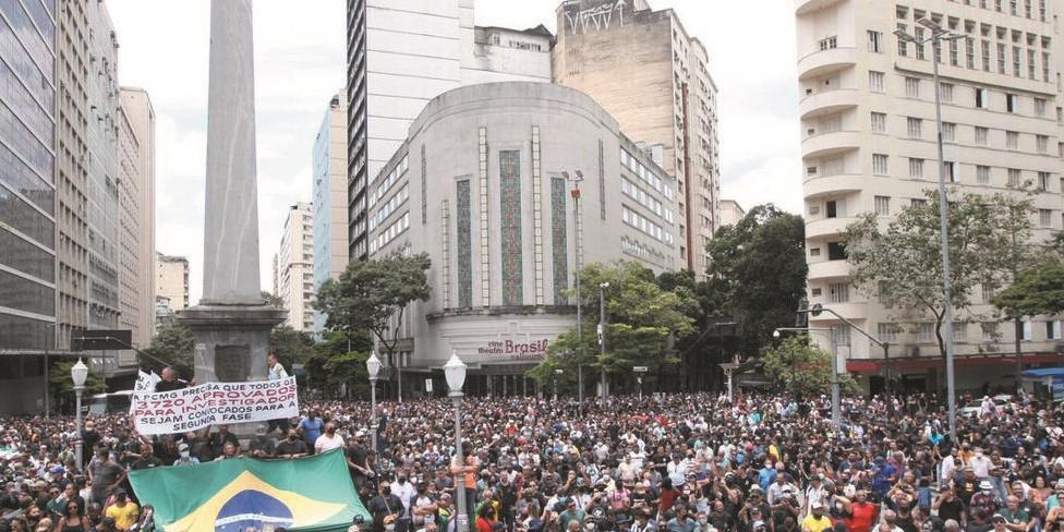 MOBILIZAÇÃO - Agentes de segurança do Norte de Minas engrossaram o movimento: cinco ônibus saíram de MOC, além de Janaúba, Januária e Taiobeiras (LUCAS PRATES/JORNAL HOJE EM DIA)