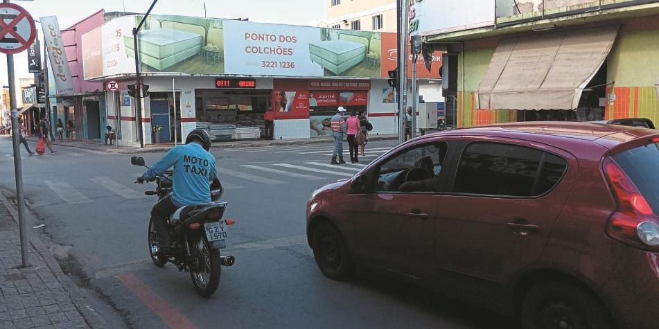FISCALIZAÇÃO SERÁ REFORÇADA – Apesar de não ser feriado, cidade já está bem vazia, com muitos moradores decidindo viajar para onde possam fazer a folia (leo queiroz)