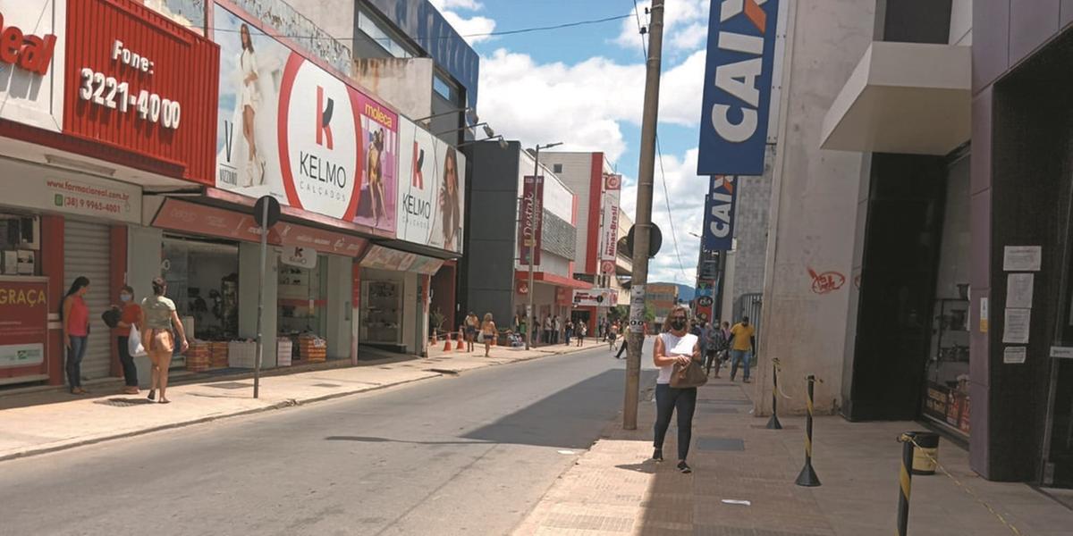 ACORDO – Abertura do comércio foi combinada entre a prefeitura, os sindicatos dos comerciantes e dos trabalhadores (fotos arquivo pessoal)