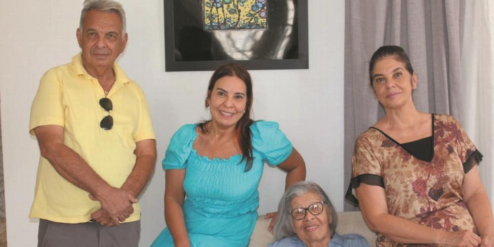 FAMÍLIA – Dona Elza com os filhos Wilson, Raquel e Adriana
Garra, amor e memórias