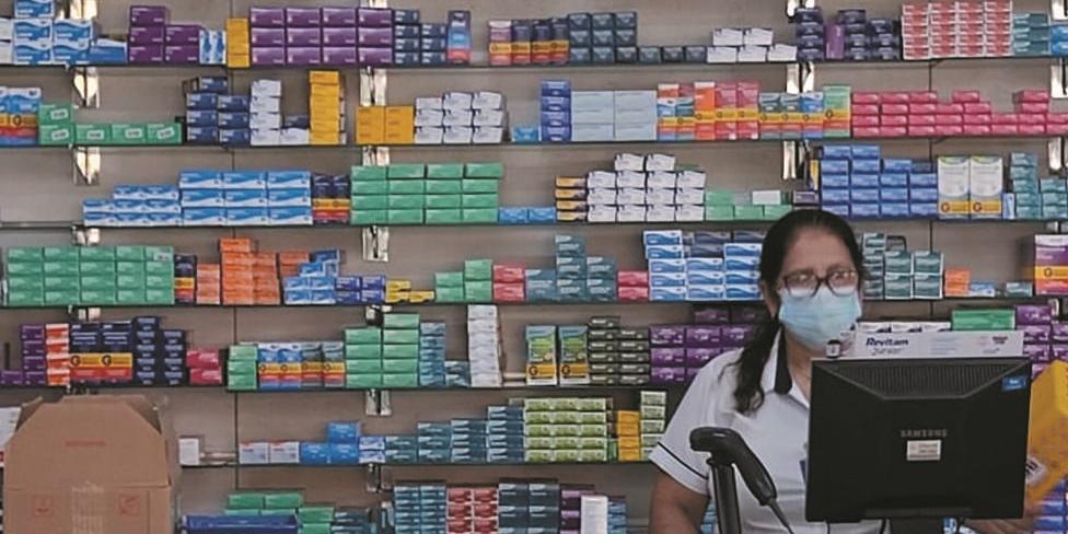 Optar por medicamentos genéricos ou similares pode ajudar a economizar (Larissa Durães)