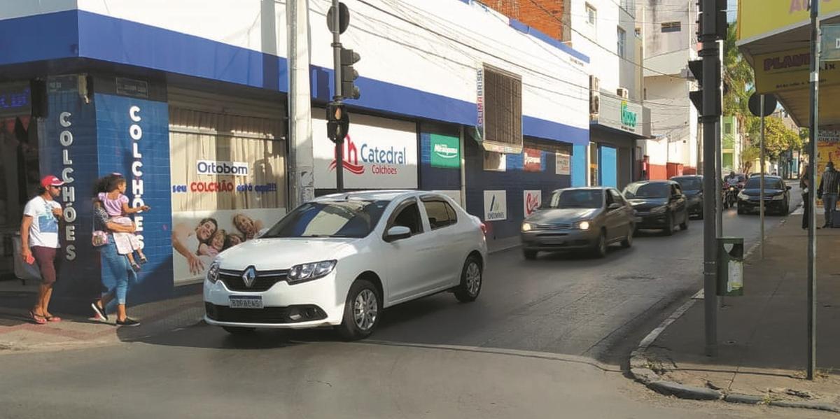 Instalação de redutores de velocidade, novos semáforos e melhorias nas vias estão sendo discutidas entre vereadores na Câmara de Montes Claros (LEO QUEIROZ)