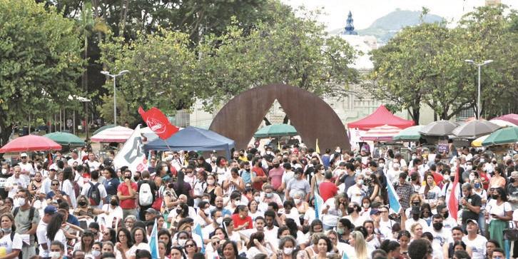 Professores fazem protesto em BH por pagamento do piso nacional da educação (fernando michel/jornal hoje em dia)