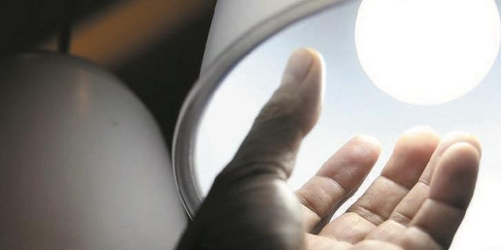 Sem bandeiras extras, conta de luz deve ficar mais leve para o consumidor (marcelo camargo/agência brasil)