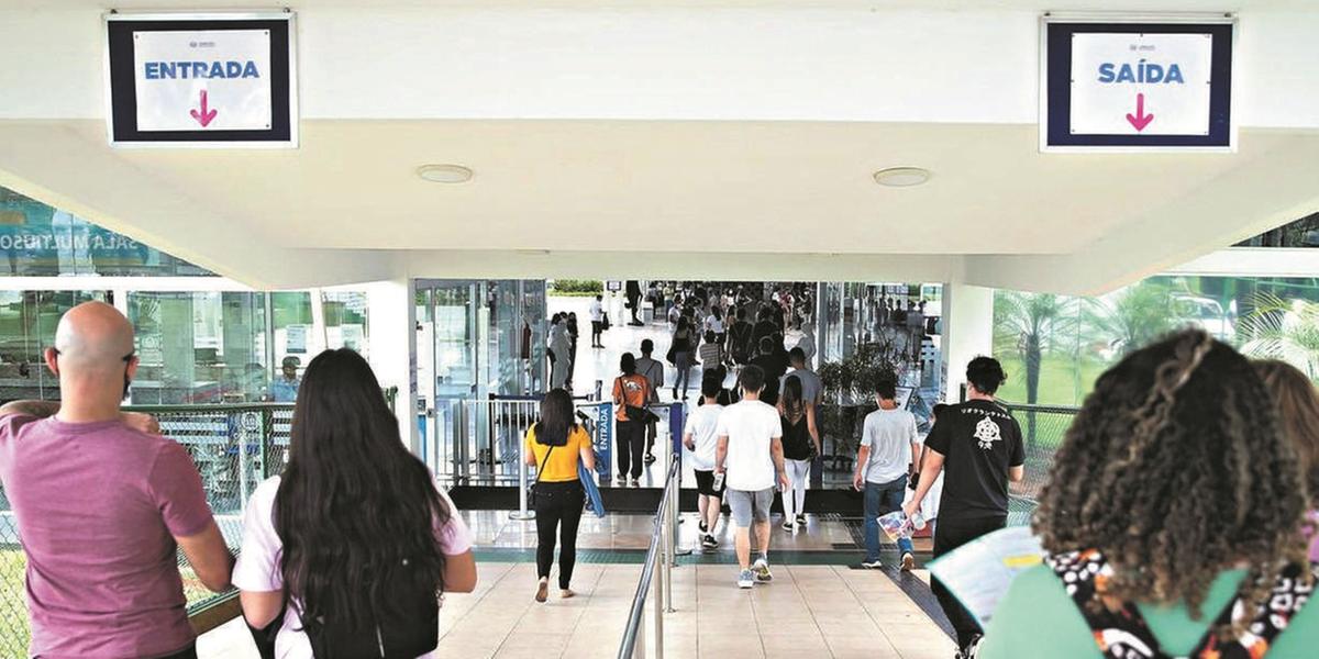Dentre os requisitos para conseguir a gratuidade está a renda igual ou inferior a R$ 1.818 por pessoa que integra a família (valter campanato/agência brasil)