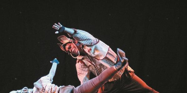 Montes Claros possui bailarinos de renome nacional e internacional, que trabalham com vários estilos e levam ao público e aos alunos lições sobre força, superação, amor, alegria e paixão pela arte (studio jaqueline pereira/divulgação)