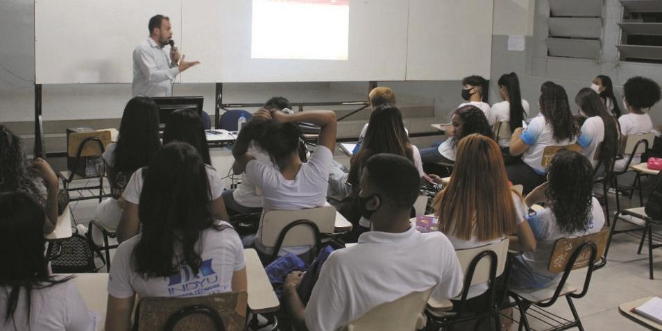 Para garantir vaga na formação profissional gratuita é preciso comparecer à instituição de ensino com documentos requeridos e finalizar o processo (DIVULGAÇÃO)