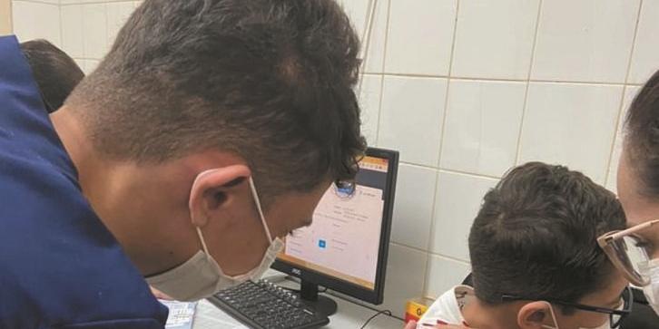 Arthur Andrade, de 10 anos, tomou a primeira dose em abril, após ter Covid (juliana andrade/divulgação)