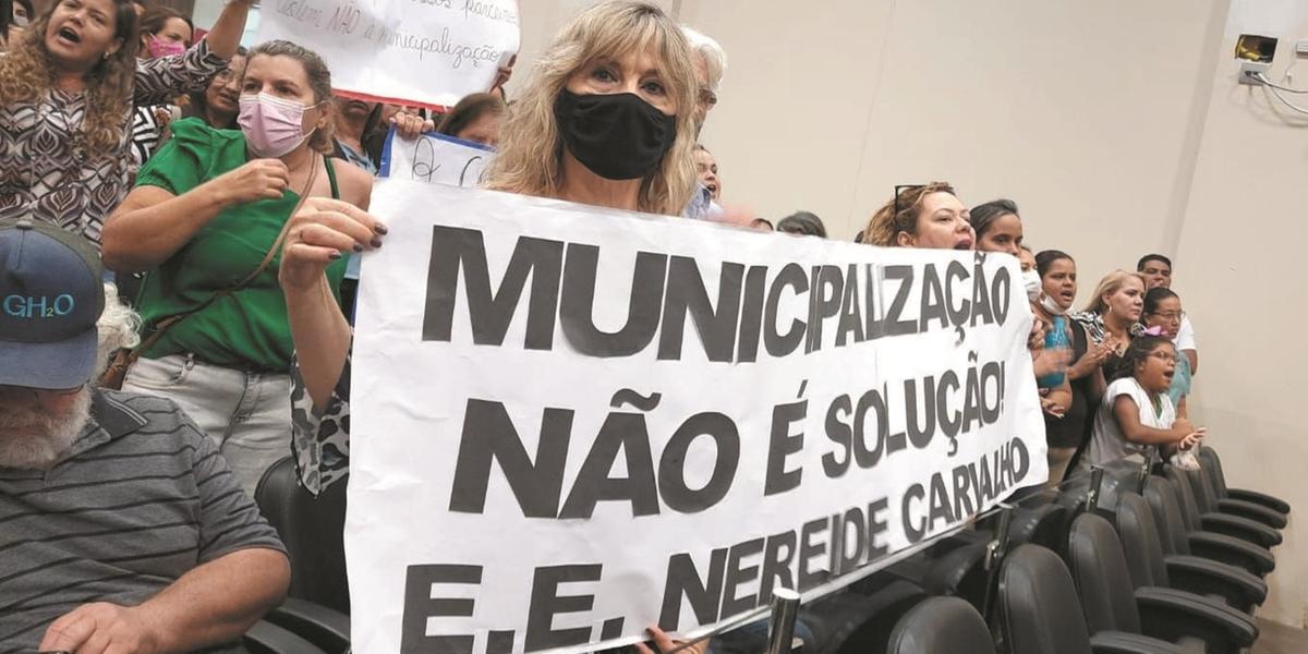 Profissionais da educação lotaram o plenário da Câmara contra a aprovação do projeto de autoria do Executivo (divulgação)