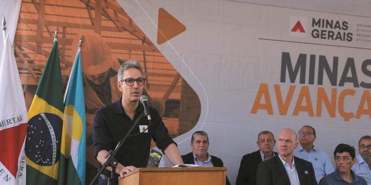 Governador Romeu Zema salientou a importância da obra do Sistema São Francisco, que conta com captação, vários quilômetros de adutora e estação de tratamento (fotos gil leonardi/imprensa mg)
