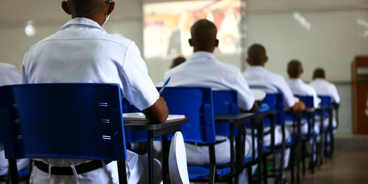 Jovens poderão realizar todo o processo de alistamento de forma virtual. (Marcelo Camargo/Agência Brasil)