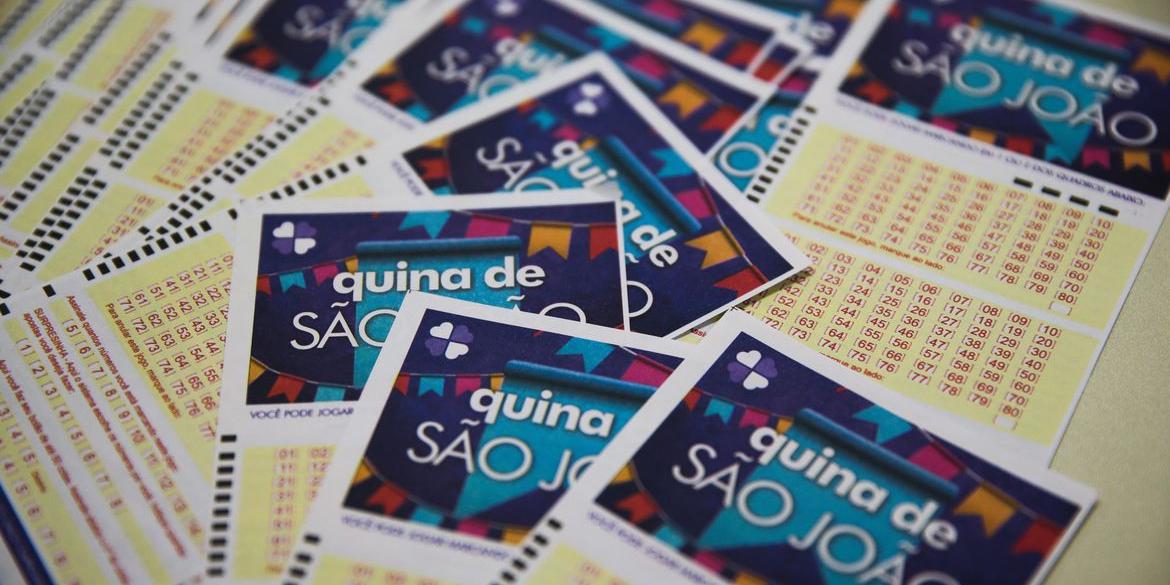 Aposta simples, com cinco dezenas marcadas, custa R$ 2. (Marcelo Casal Jr/Agência Brasil)