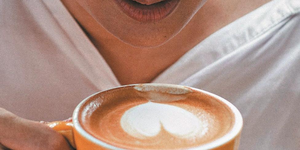 Uma dieta equilibrada e sem abusos de álcool é fundamental para manter a saúde no inverno, alerta médico. (Sam Lion/pexels)