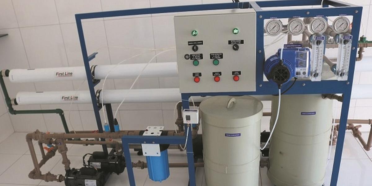 O sistema de dessalinização implantado pelo PAD é um dos mais eficazes para a remoção de sal da água: cada sistema pode produzir até 14.400 litros de água sem sal por dia. (matheus adler/agência minas/divulgação)