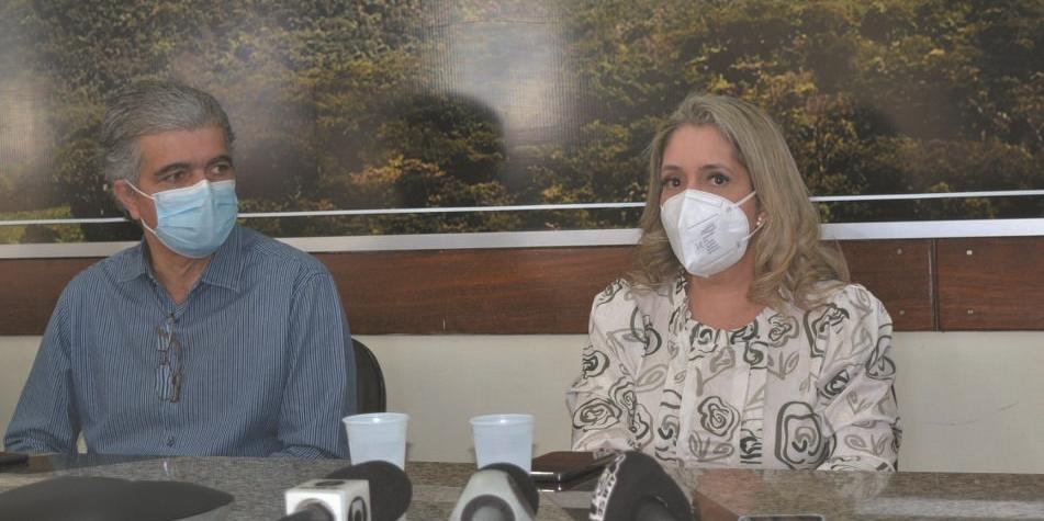 Secretária de Saúde Dulce Pimenta ressalta que a vacina é a melhor arma que temos contra a Covid-19 (ascom prefeitura de montes claros/divulgação)
