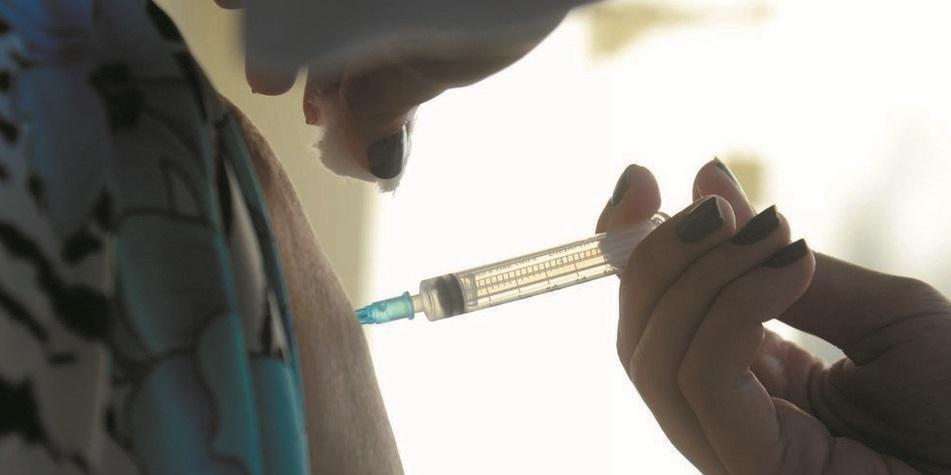 Temperaturas baixas e nova linhagem da Ômicron tornam a vacina ainda mais importante. (tomaz silva/Agência Brasil)