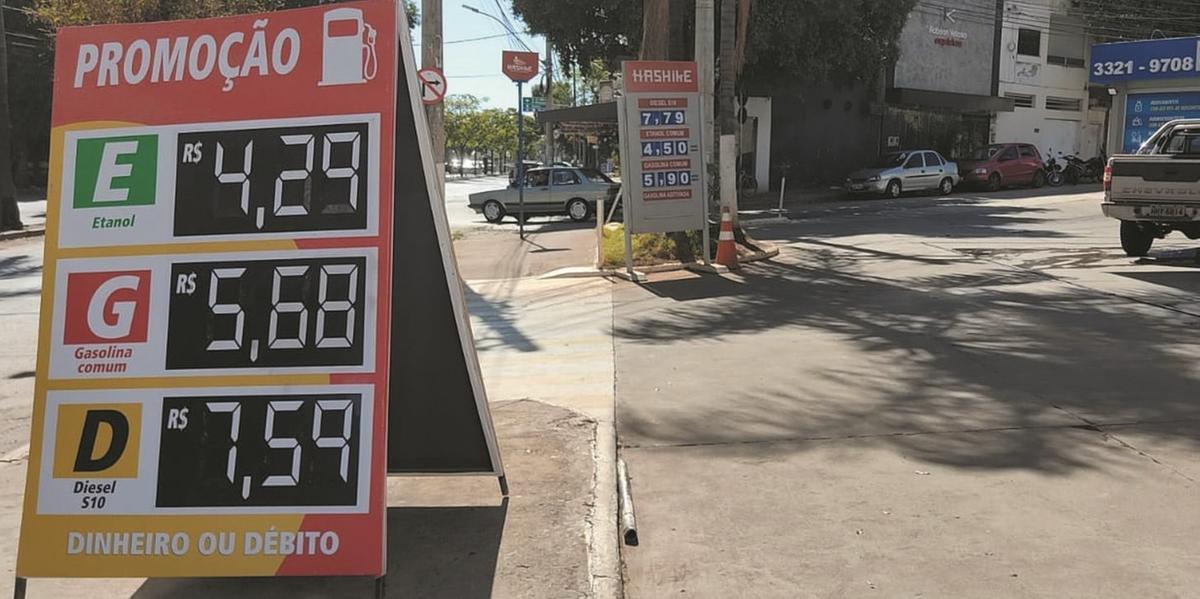 Muitos postos ainda não providenciaram a placa com o valor praticado em 22 de junho (larissa durães)