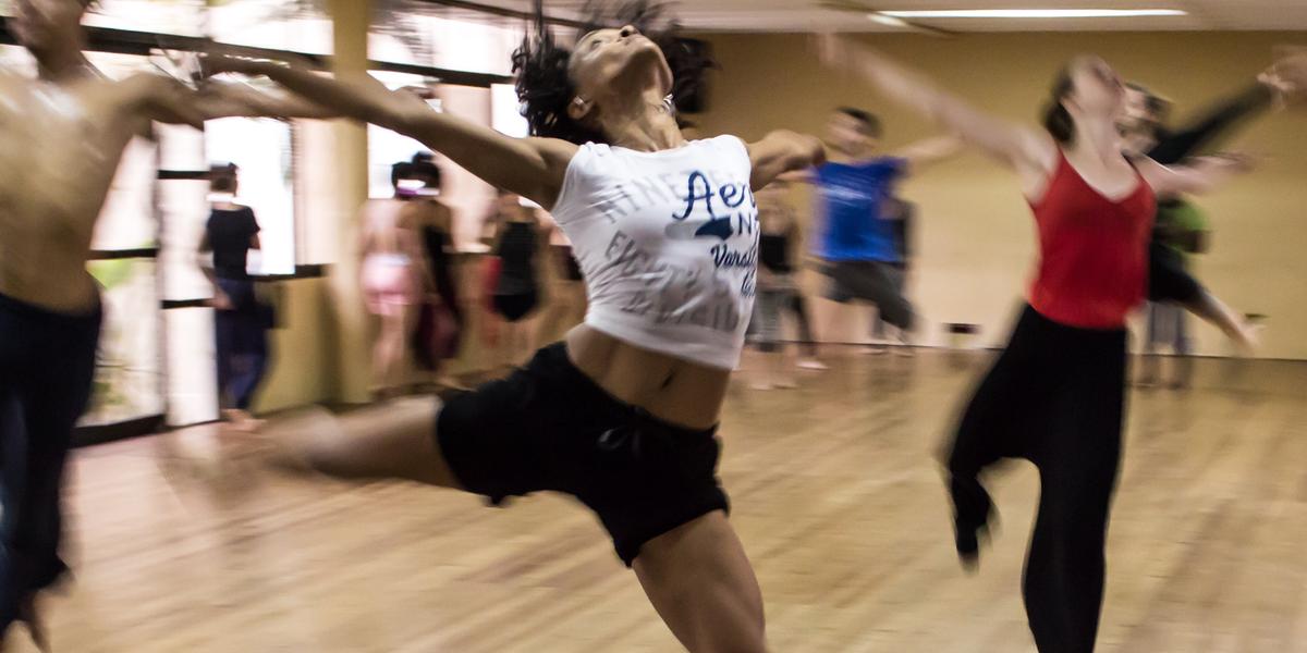 Encontros discutirão o corpo e seus desdobramentos em texto artístico, e enquanto espaço de pesquisa e criação para bailarinos e artistas do audiovisual. (Michael Zittel/Pexels)