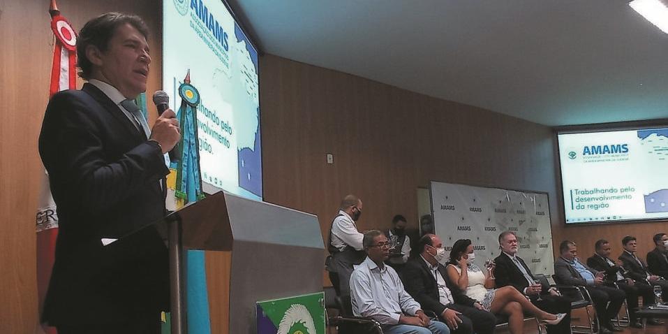 Iniciativa do Ministério Público foi apresentada a prefeitos, procuradores e representantes do direito pelo procurador-geral de Justiça, Jarbas Soares. (márcia vieira)