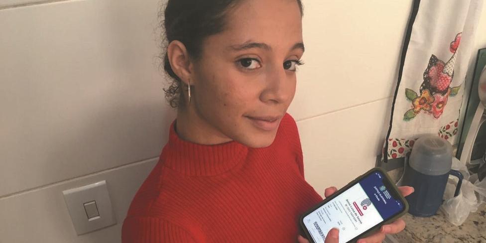 Anna Luísa de Souza, de 18 anos, tirou o título este ano: “quero fazer parte dessa mudança”, diz (Alexandre Fonseca)
