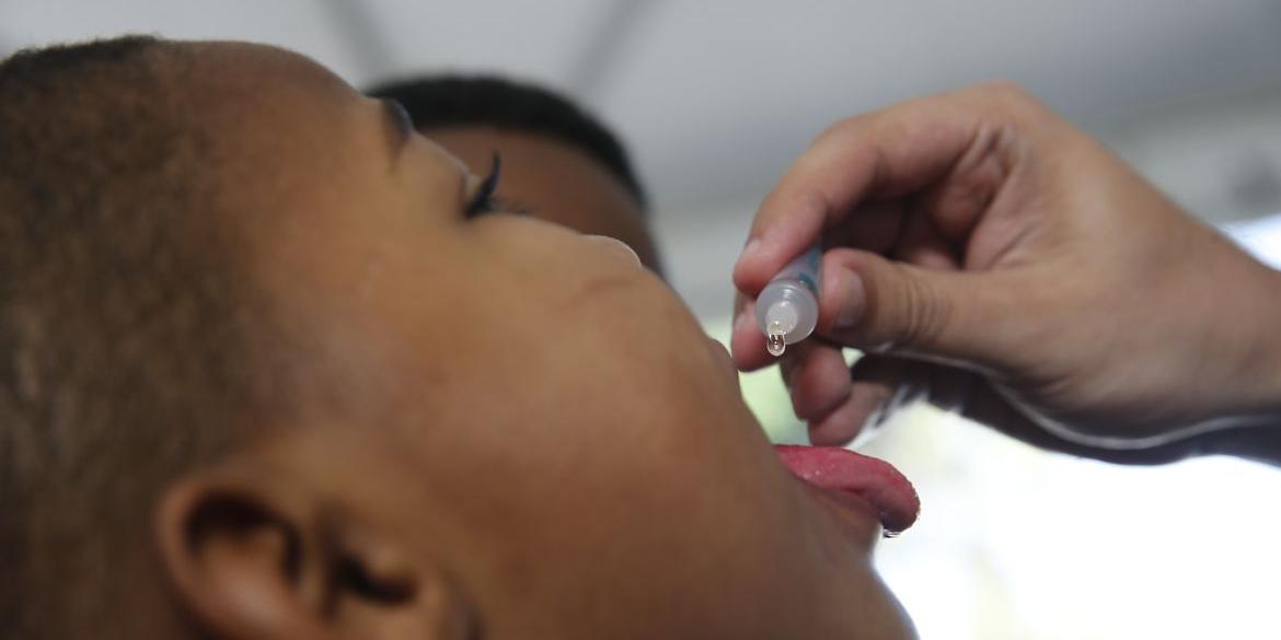 Meta vacinal estipulada pela Secretária de Saúde montes-clarense é de 95% do público alvo (Agência Brasil)
