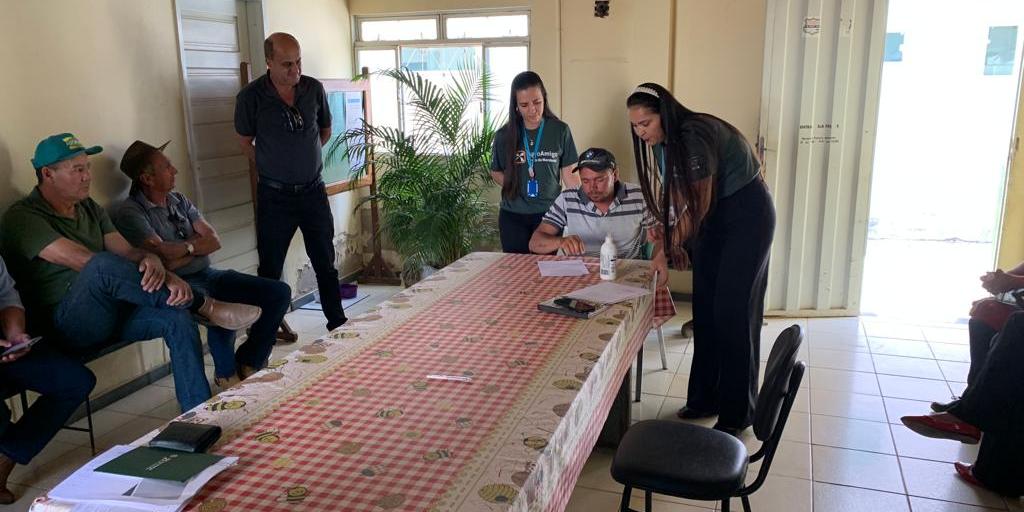 Registro do mutirão de renegociação em Januária, que também atendeu Montes Claros e Cônego Marinho. (Divulgação / senar)