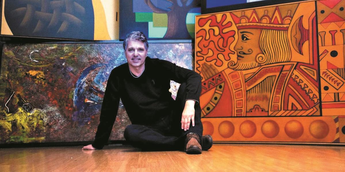 Artista plástico Luiz Cláudio Guimarães aproveitou a pandemia para produzir mais durante o confinamento em casa (arquivo pessoal)