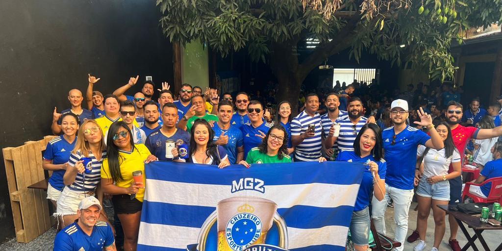 Torcida Manguazeiro se reúne para assistir aos jogos do Cruzeiro e já prepara festa do acesso (Arquivo pessoal)