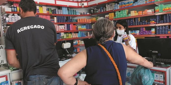 Unidades da Farmácia Popular em Montes Claros sempre cheias: busca por medicamentos com preços baixos. (LARISSA DURÃES)
