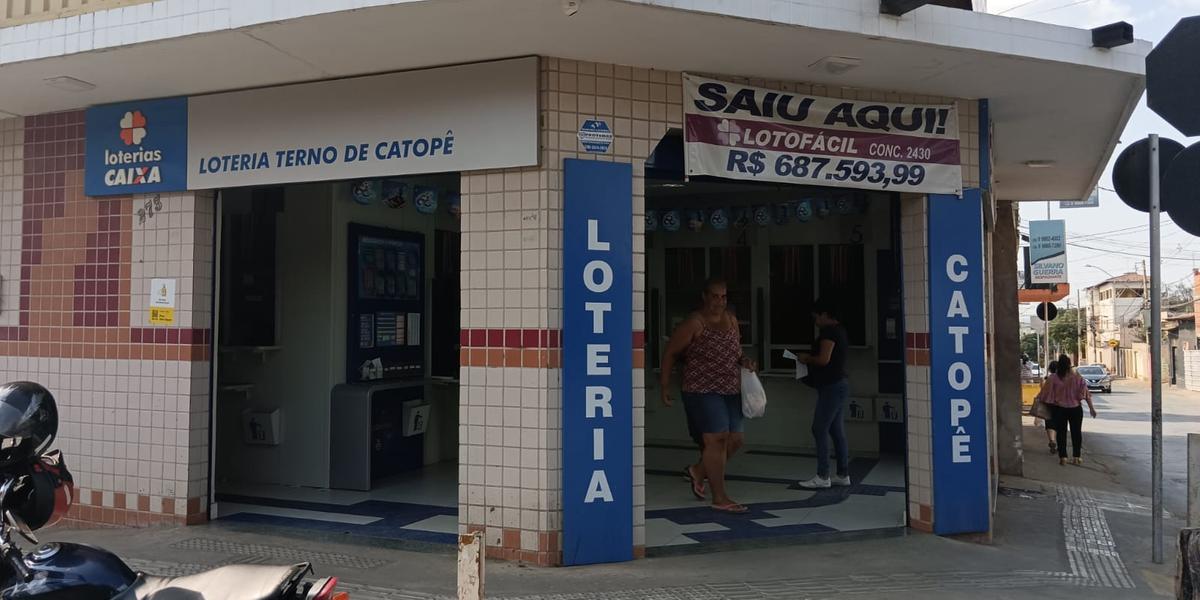 Movimento nas lotéricas foi tão grande que em algumas o volante da Mega acabou. (LEONARDO QUEIROZ)