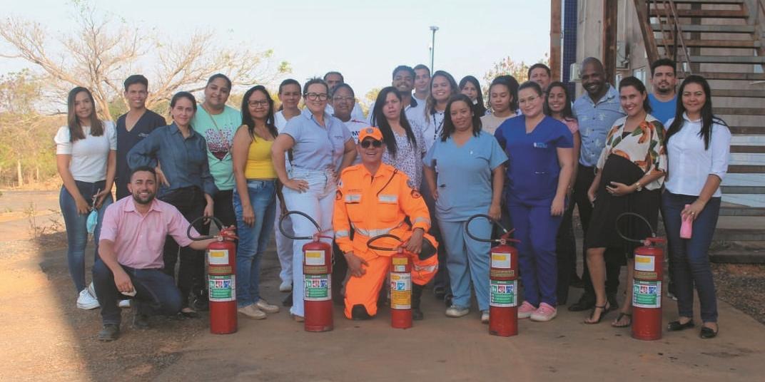 Participantes do treinamento ministrado pelo Corpo de Bombeiros no Hospital das Clínicas Dr. Mário Ribeiro da Silveira (FOTOS: ASCOM/ HC)