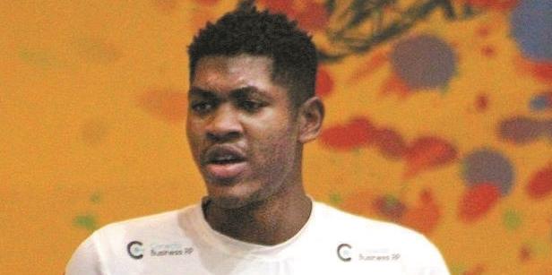 Marcos Vinícius tem 19 anos e mede 2,03m (DIVULGAÇÃO/MOC VÔLEI)