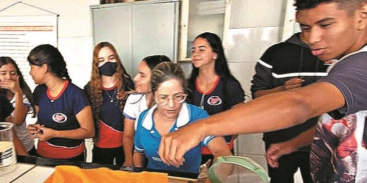 Professora Ana Paula Gama (acima) e Selma Rodrigues: desejos de uma educação melhor. (ARQUIVO PESSOAL)