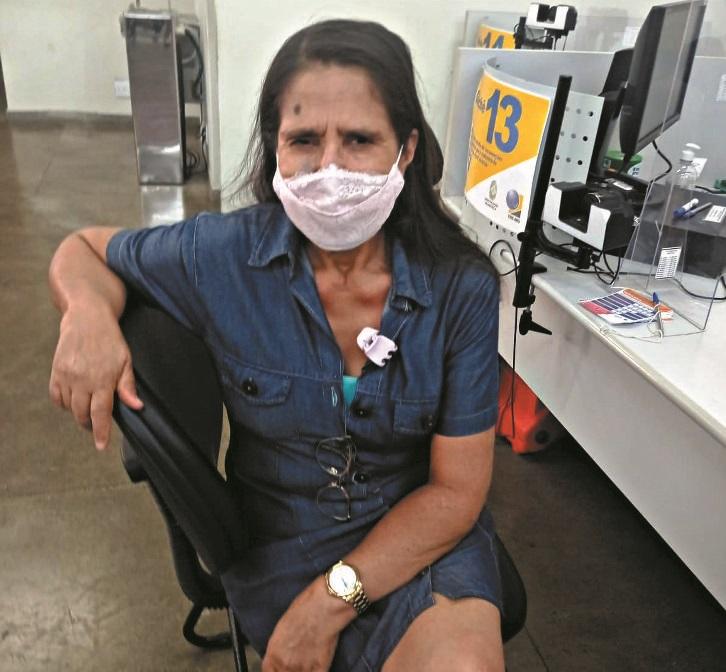 A professora, Márcia Dias, foi ao cartório eleitoral para pegar segunda via do título. (Márcia Vieira)