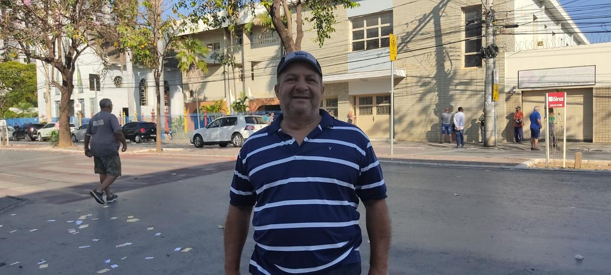 Helvécio Luiz de Oliveira, de 67 anos, aposta nos candidatos locais (Larissa Durães)
