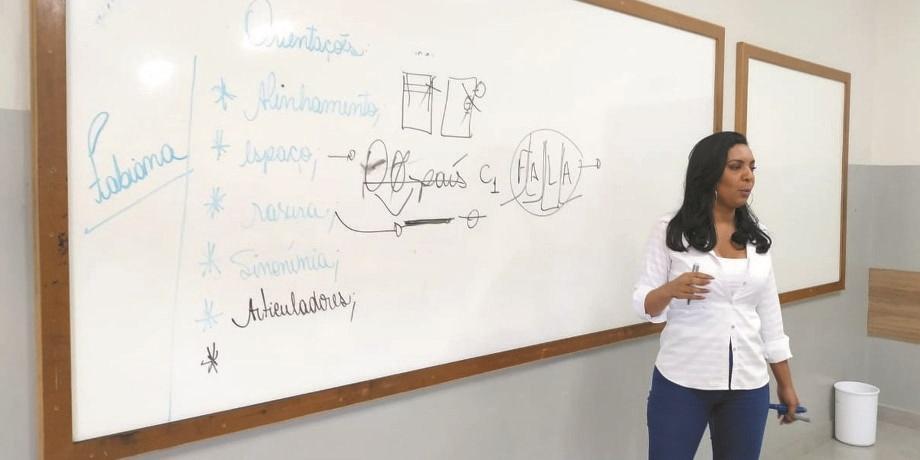 “Não use a linguagem da internet”: uma das várias dicas da professora Fabiana Carneiro, do Colégio Indyu (ARQUIVO PESSOAL)